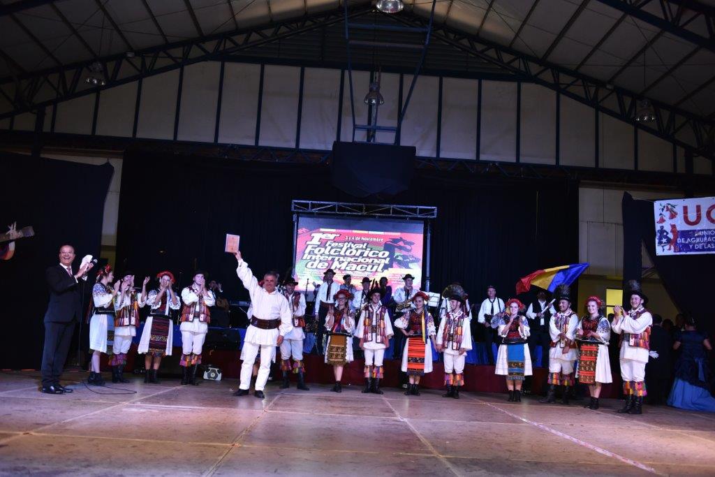 Ansamblul Folcloric Sinca Noua in Macul Chile 2017, Premiere la Gimnasio Municipal de Macul